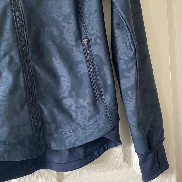 Lululemon Keep It Up Jacket Lacefolage Embossed Inkwell - Picture 7 of 13